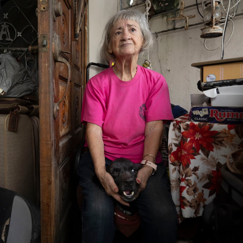 El proceso de desahucio de María Magdalena Ortiz Rosado, de 85 años, comenzaría a la 1:30 p.m. por alguaciles del Tribunal de San Juan que llegaron hasta la residencia con la orden, pero no se completó.