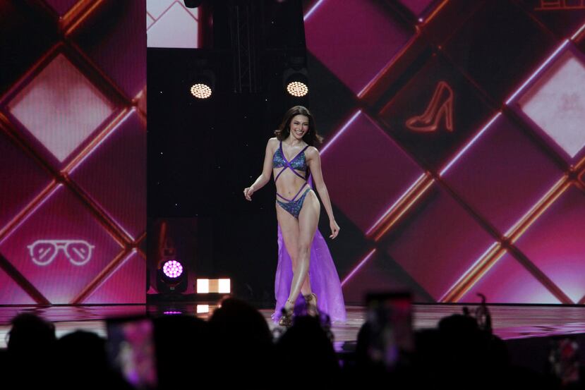 Emma Mary Tiglao durante el desfile de traje de baño.