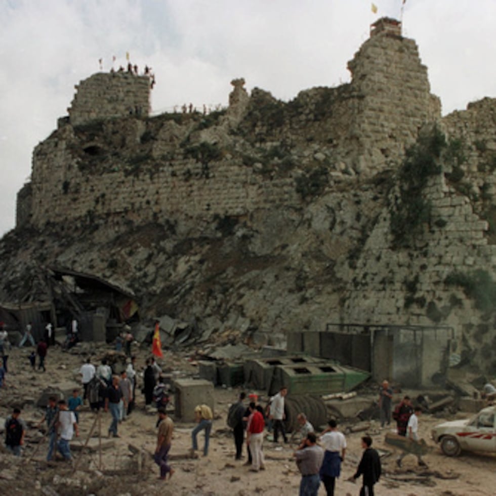 El castillo de Beaufort, encaramada en lo alto de las ondulantes colinas verdes de Líbano y con vistas al río Litani, ha sido un activo militar estratégico para muchos ejércitos durante casi 1,000 años.