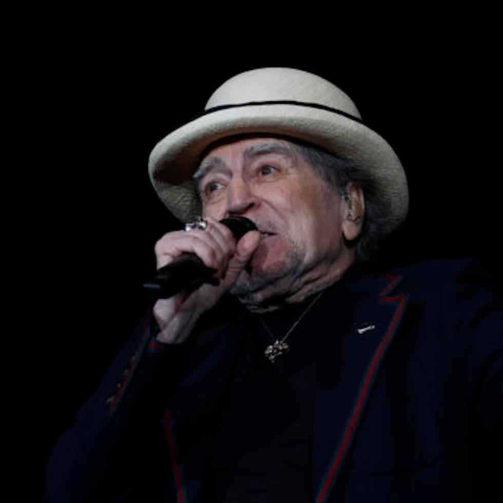 El músico y cantante Joaquín Sabina durante el concierto ofrecido el domingo en el Movistar Arena, en Madrid.