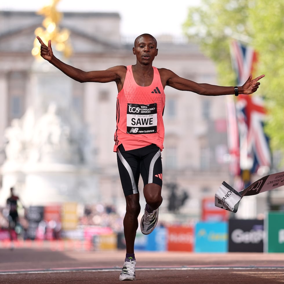 Sebastian Sawe cronometró 1:59:30 en el Maratón de Londres.