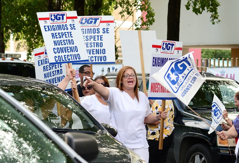“Hay una crisis financiera y la administración quiere tomar medidas contra los empleados. Pero se están otorgando muchos contratos. La soga no puede seguir rompiendo por lo más fino”, sostuvo el portavoz de la Unión General de Trabajadores (UGT), Rafael S