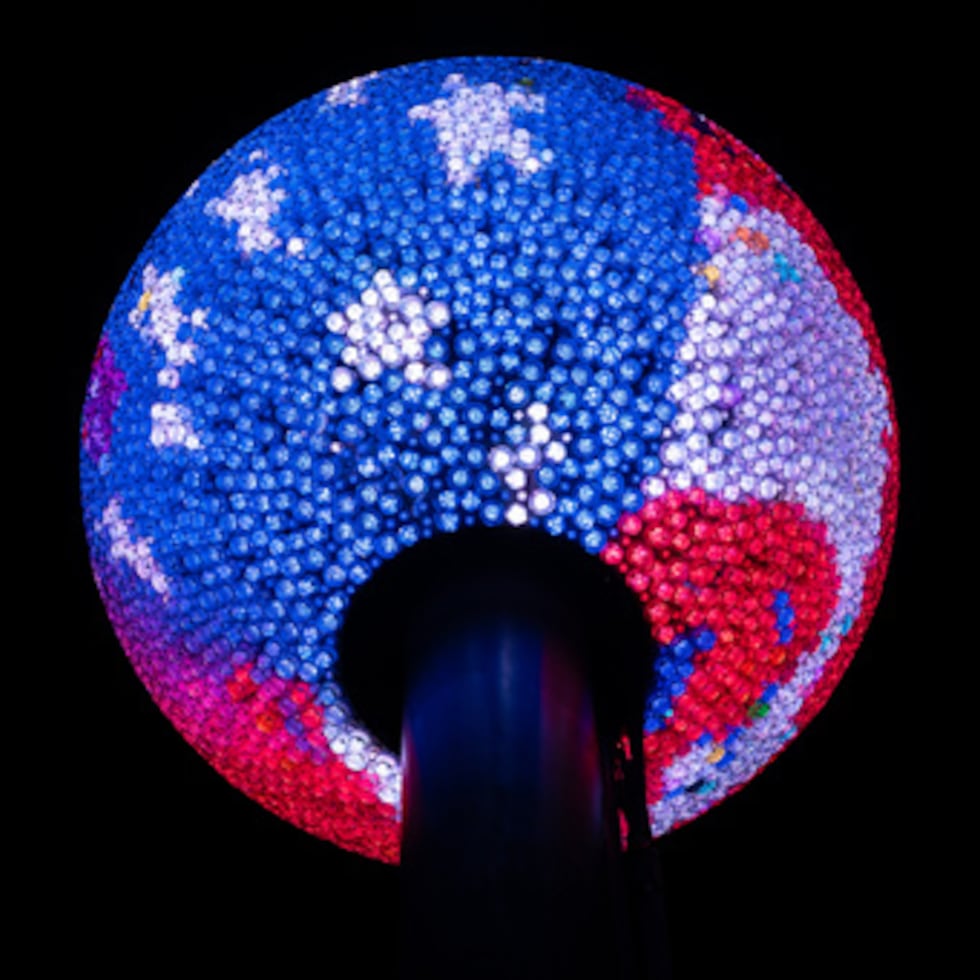 Esta imagen facilitada por America250 en diciembre de 2025 muestra la bola de Nochevieja diseñada para el 250 aniversario de Estados Unidos.
