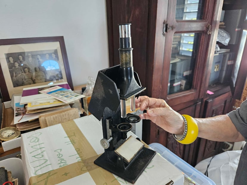 Equipo de laboratorio utilizado por su tía "Wica".