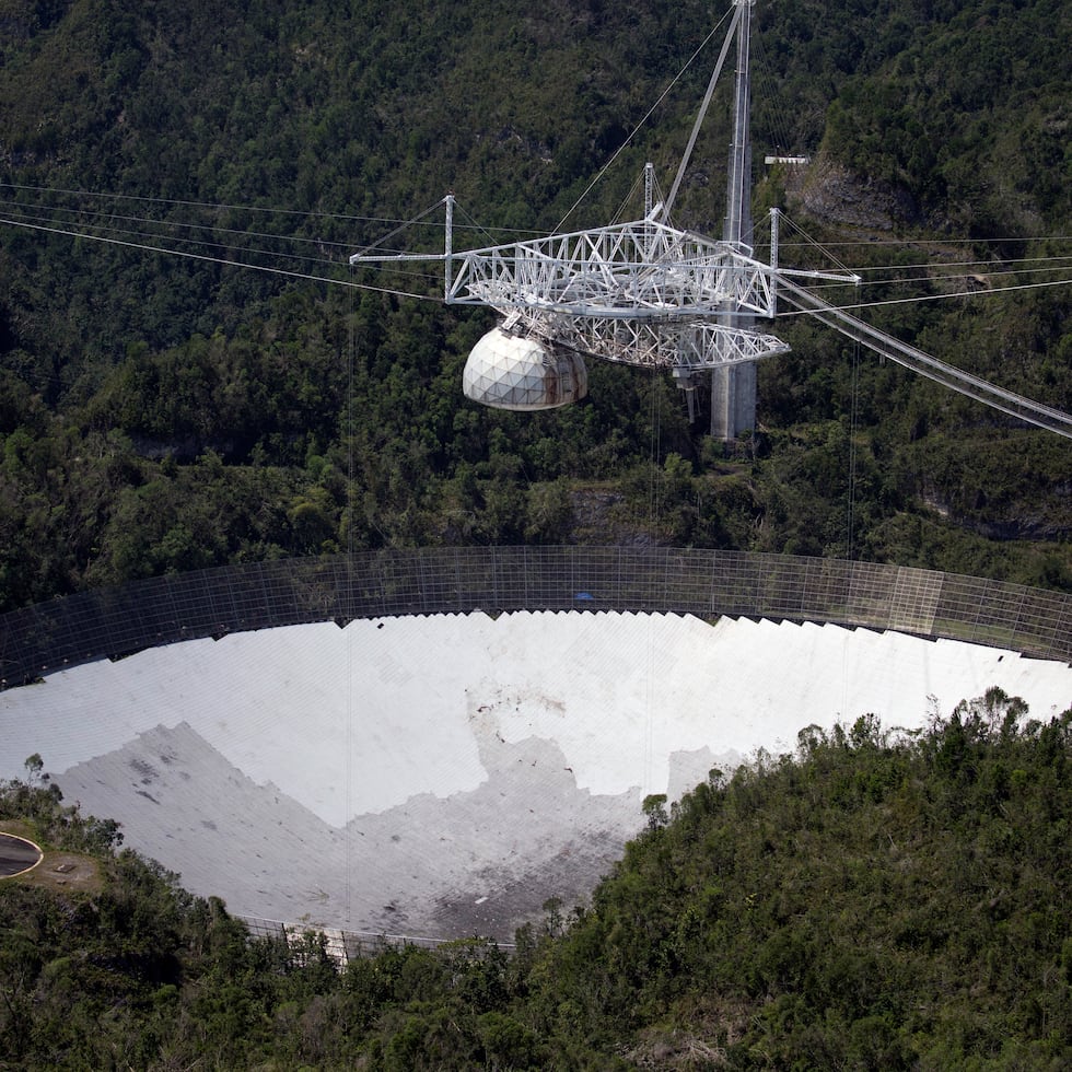 Imagen de archivo del radiotelescopio del Observatorio de Arecibo tomada el 14 de marzo de 2018, previo a su colapso, el 1 de diciembre de 2020.