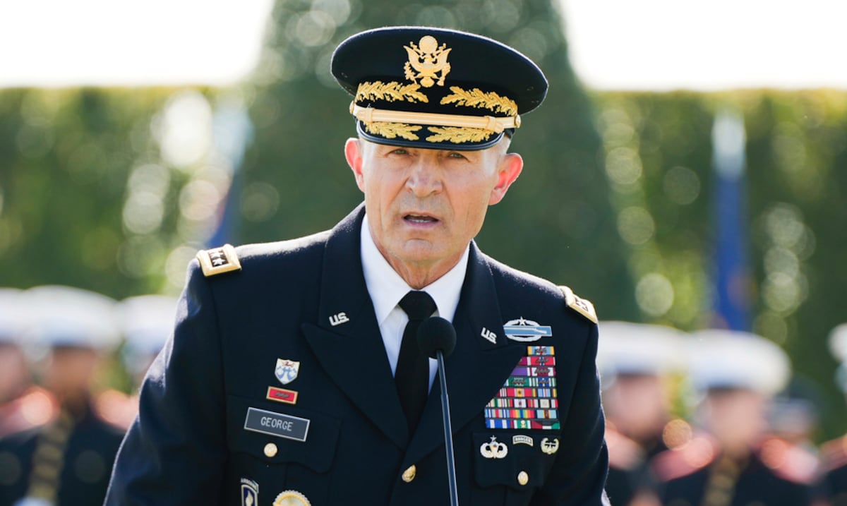 Pete Hegseth pide renuncia del principal oficial del Ejército