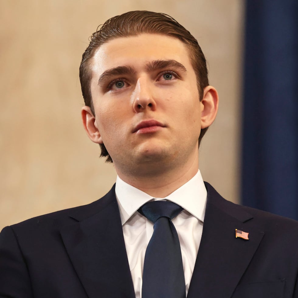 El sospechoso dijo al tribunal que se enteró en octubre de 2024 de la amistad de la víctima con Barron Trump y que se había sentido “molesto” por sus mensajes con él.