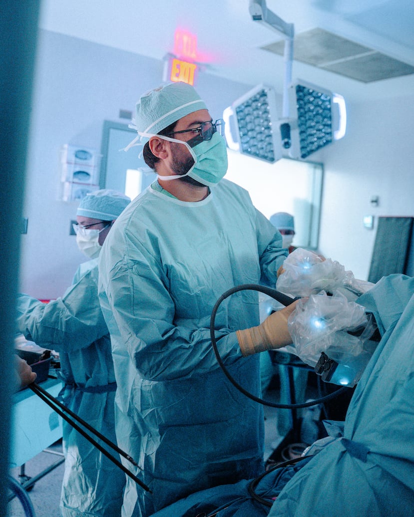 Los pacientes pueden regresar a su hogar al día siguiente del procedimiento, sin necesidad de una intervención mayor.