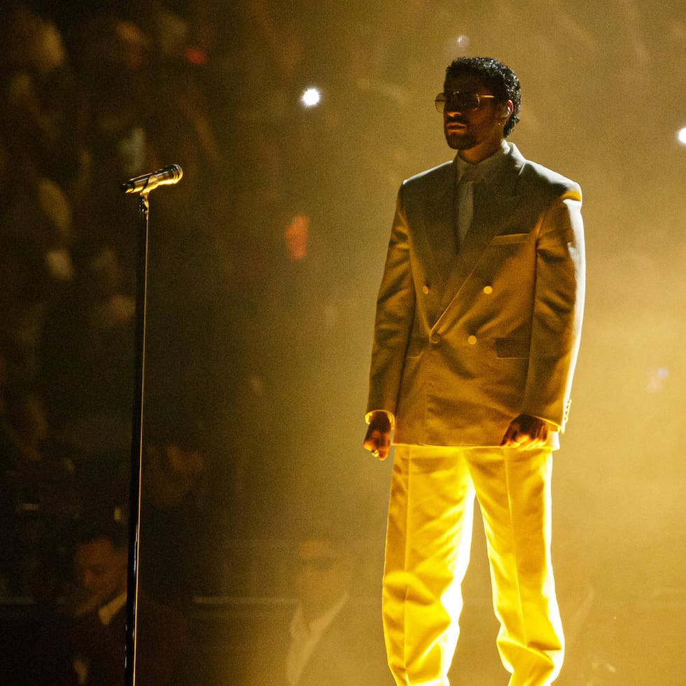 El cantante puertorriqueño Bad Bunny se presenta durante un concierto de su gira mundial