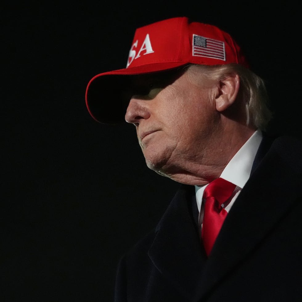 La publicación de Trump se produjo después que León denunciara el sábado la “ilusión de omnipotencia” que está avivando la guerra de Estados Unidos e Israel en Irán y exigiera que los mandatarios se detengan y negocien la paz.