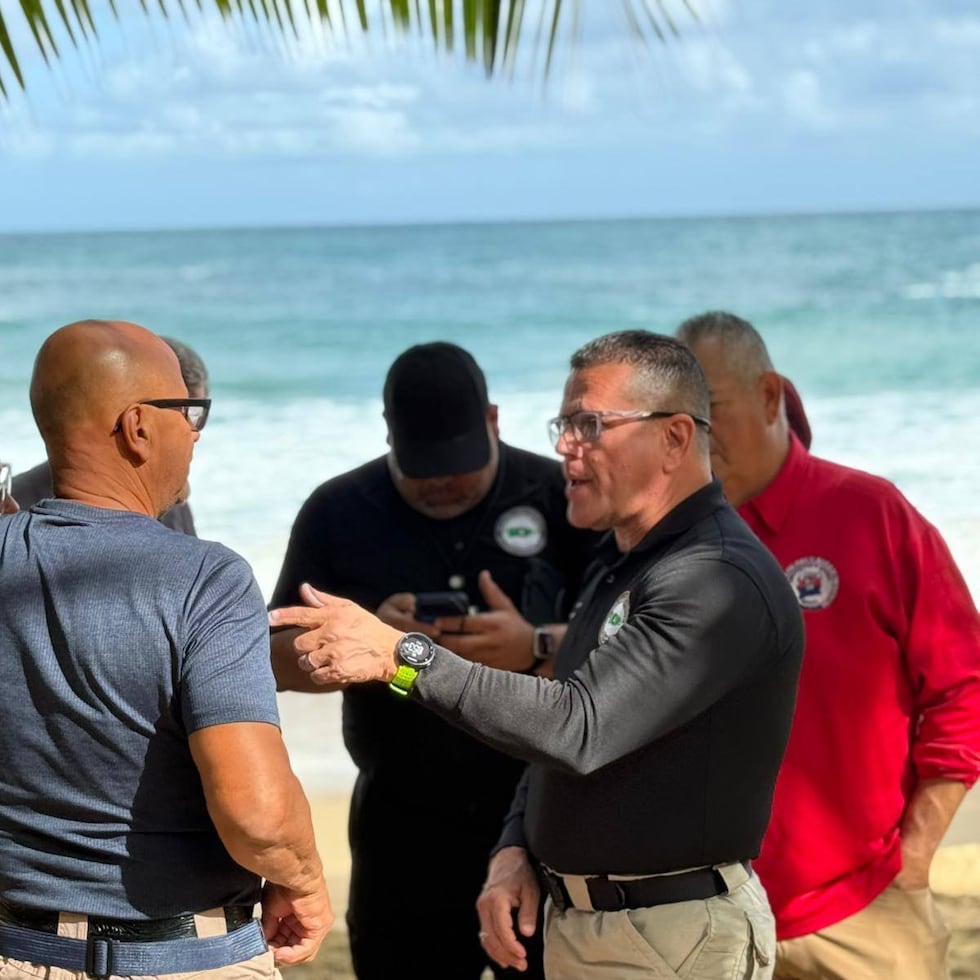 El comisionado del NMEAD, Ángel Jiménez, y su equipo se reunió con los familiares del joven para explicarle los trabajos que se llevan a cabo.