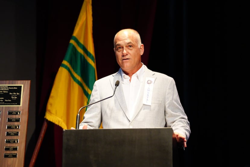 El olímpico Ángel 'Cholo' Peña ha estado años con el voleibol playero y fue reconocido este domingo con la exaltación al Salón de la Fama.