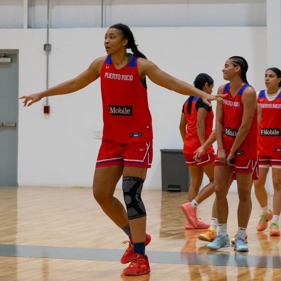 Imani McGee durante una práctica del conjunto boricua en el complejo deportivo JUMP.