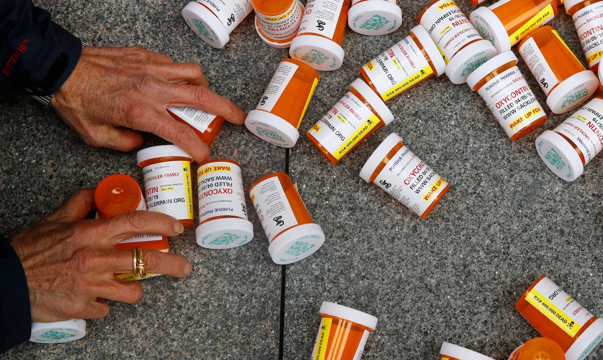 Adultos mayores en Puerto Rico abusan de opioides y depresores para lidiar con hambre y soledad
