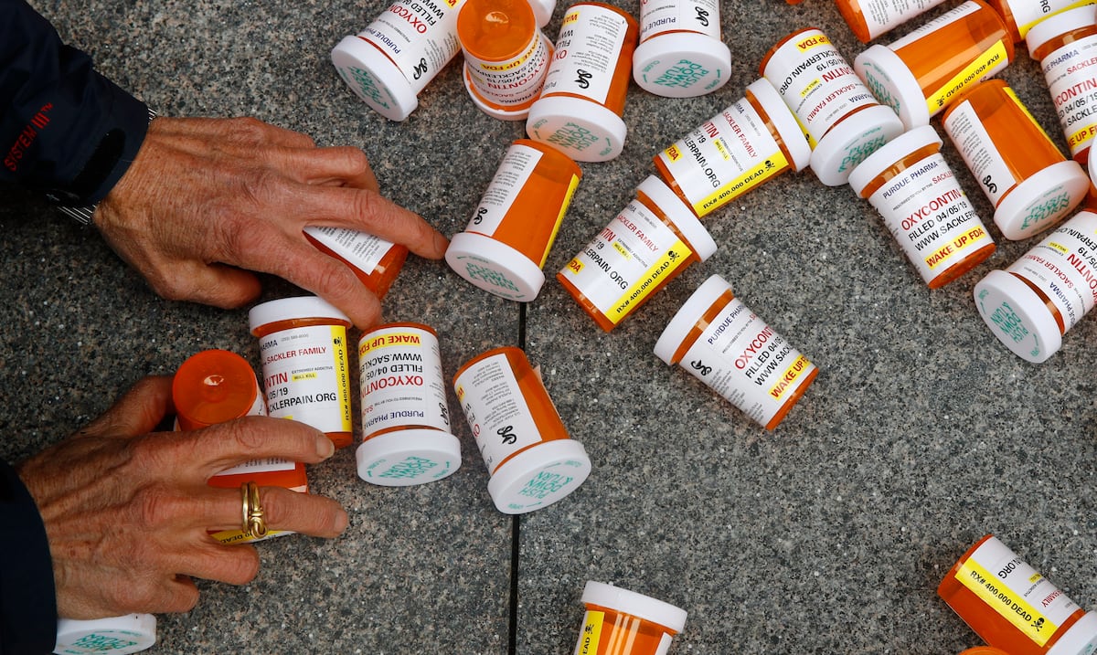 Abandono y pobreza exponen a adultos mayores en PR al uso inadecuado de opioides
