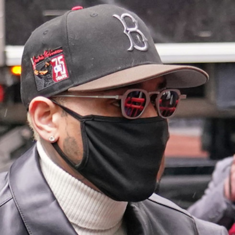 Brown se ha visto envuelto en repetidos problemas legales desde que fuera condenado por un delito grave en 2009 por agredir a su entonces novia, Rihanna, horas antes de que ambos tuvieran previsto actuar en los Grammy.