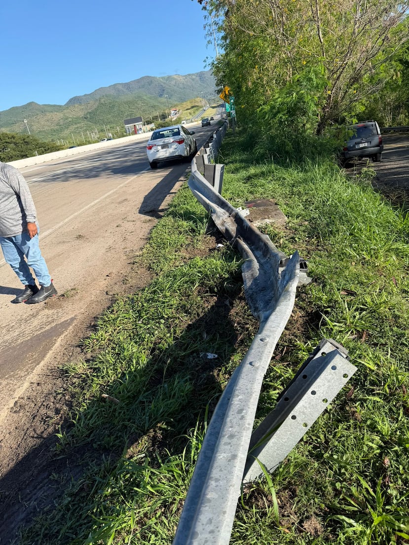 Foto de la valla impactada.