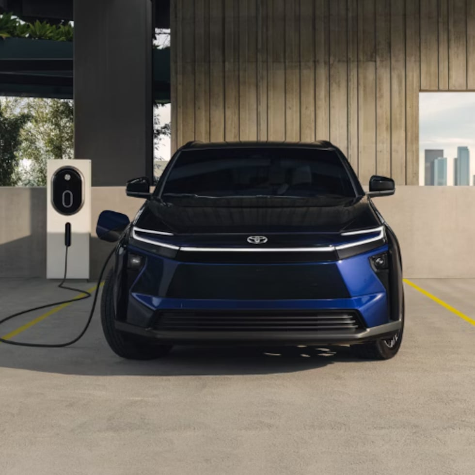 Los modelos con tracción delantera del Toyota bZ 2026 generan 338 caballos de fuerza netos combinados.