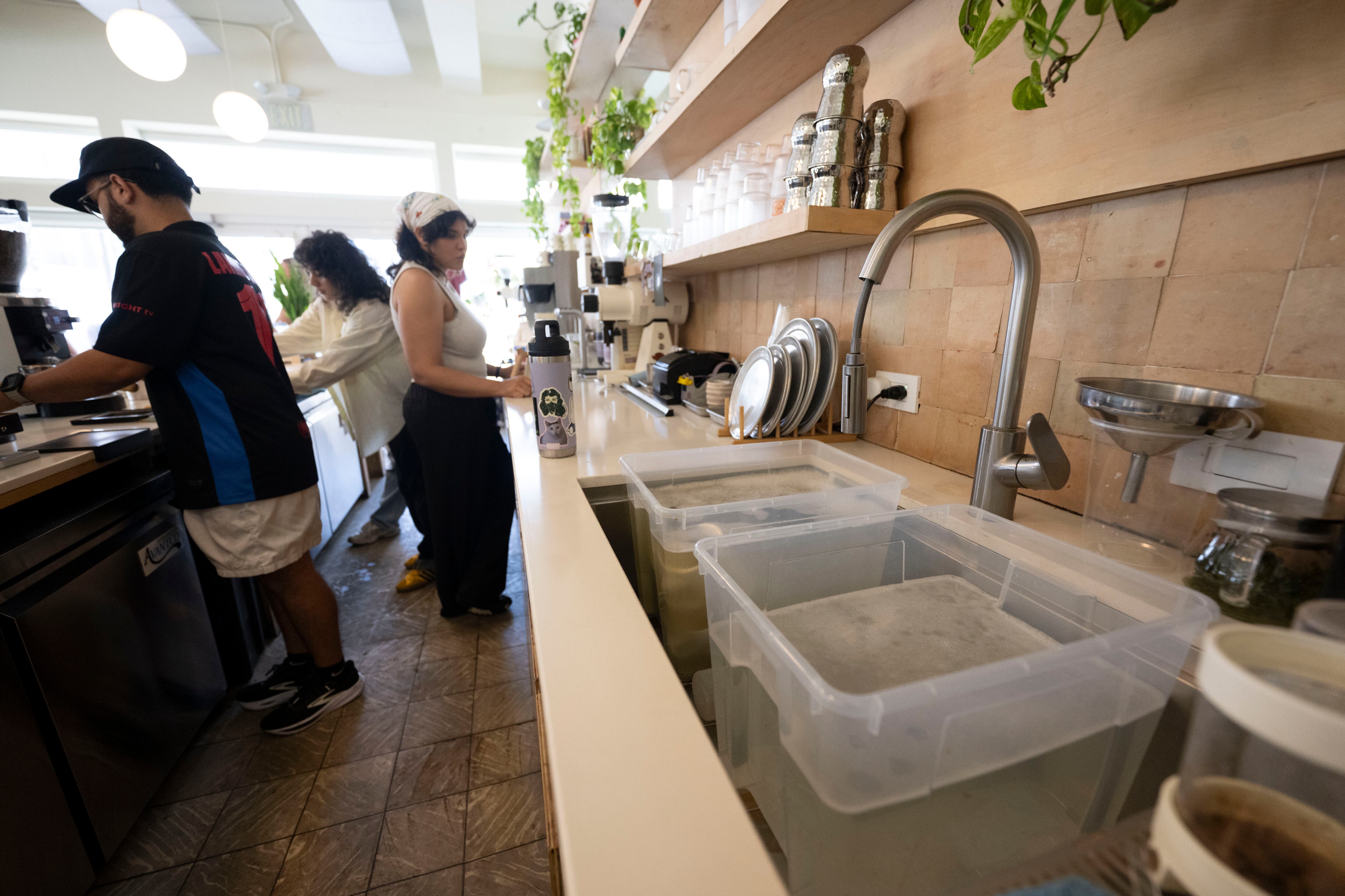 Imagen de la cobertura de: DDEC y Turismo anuncian incentivos para negocios afectados por la falta de agua