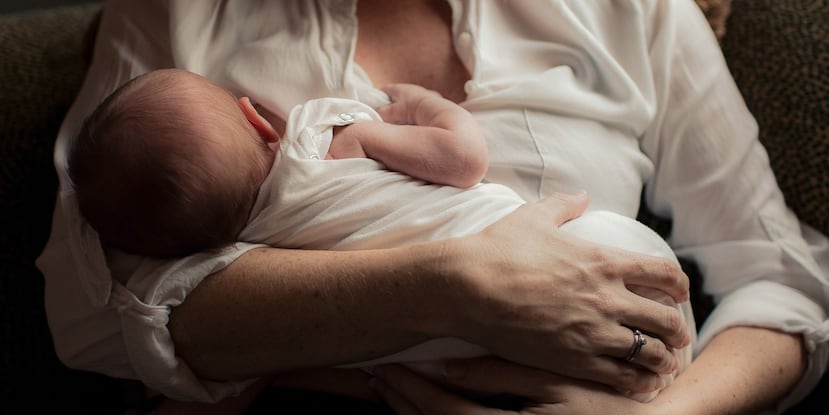 “Debido a los beneficios de la lactancia, se exhorta a las madres a amamantar incluso en áreas donde se ha encontrado el virus del zika”, agrega la agencia estadounidense. (Thinkstock)