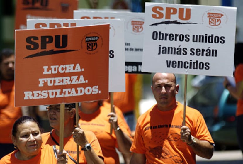 Servidores Públicos Unidos (SPU) encabezó el piquete ante lo que llamaron una nueva ronda de despidos que se propone realizar el Gobierno central. (Para Primera Hora / Olimpo Ramos)