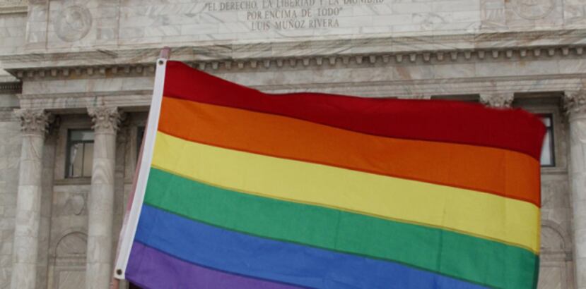 El que varios miembros de la comunidad LGBT se postularan a cargos electivos se le atribuye, en parte, a la presencia del embajador estadounidense James "Wally" Brewster, primer diplomático homosexual que EE.UU. asigna a un país latinoamericano. (Archivo)