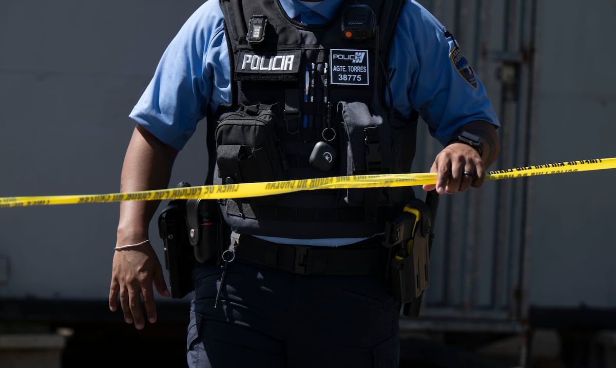 Hallan cuerpo baleado de un hombre dentro de un vehículo en Santurce