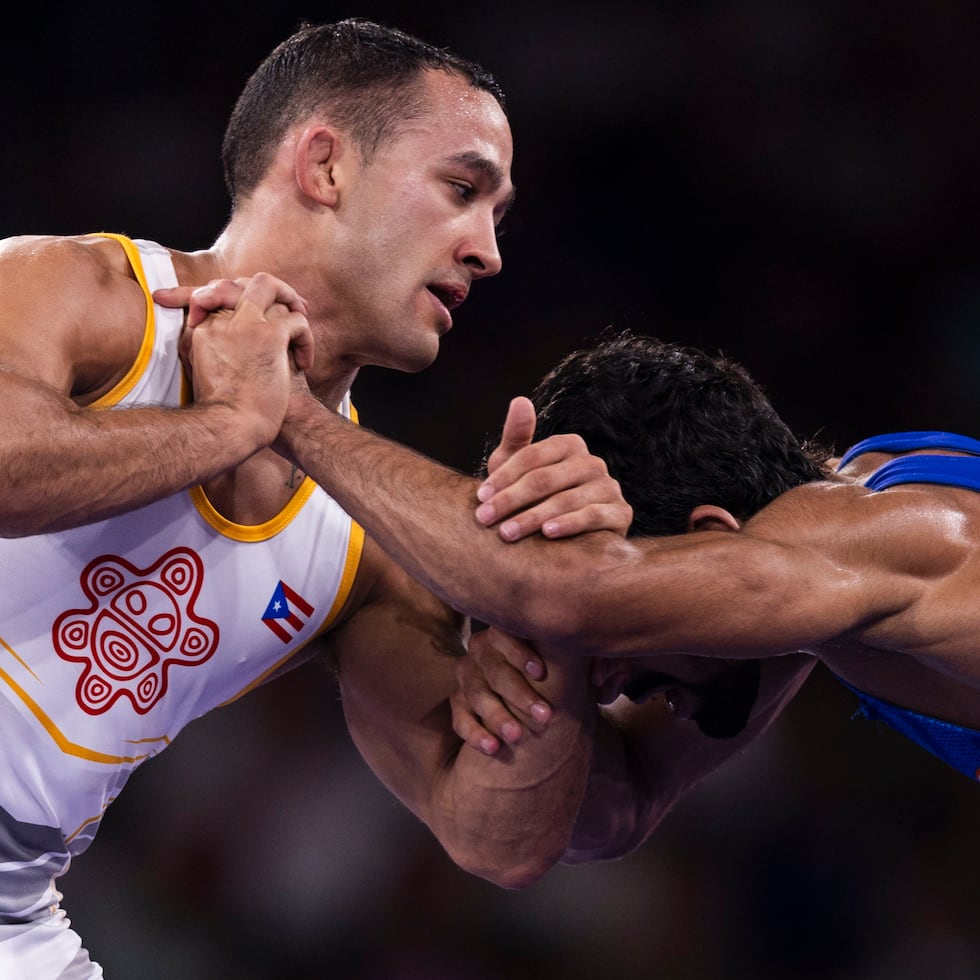 Darian Cruz (izquierda) conquistó la medalla de oro en los 57 kilogramos.