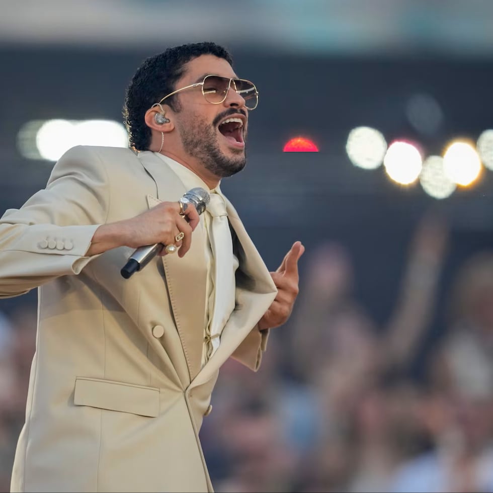 El cantante puertorriqueño Bad Bunny, durante el concierto ofrecido en el Estadio Olímpic de Barcelona.