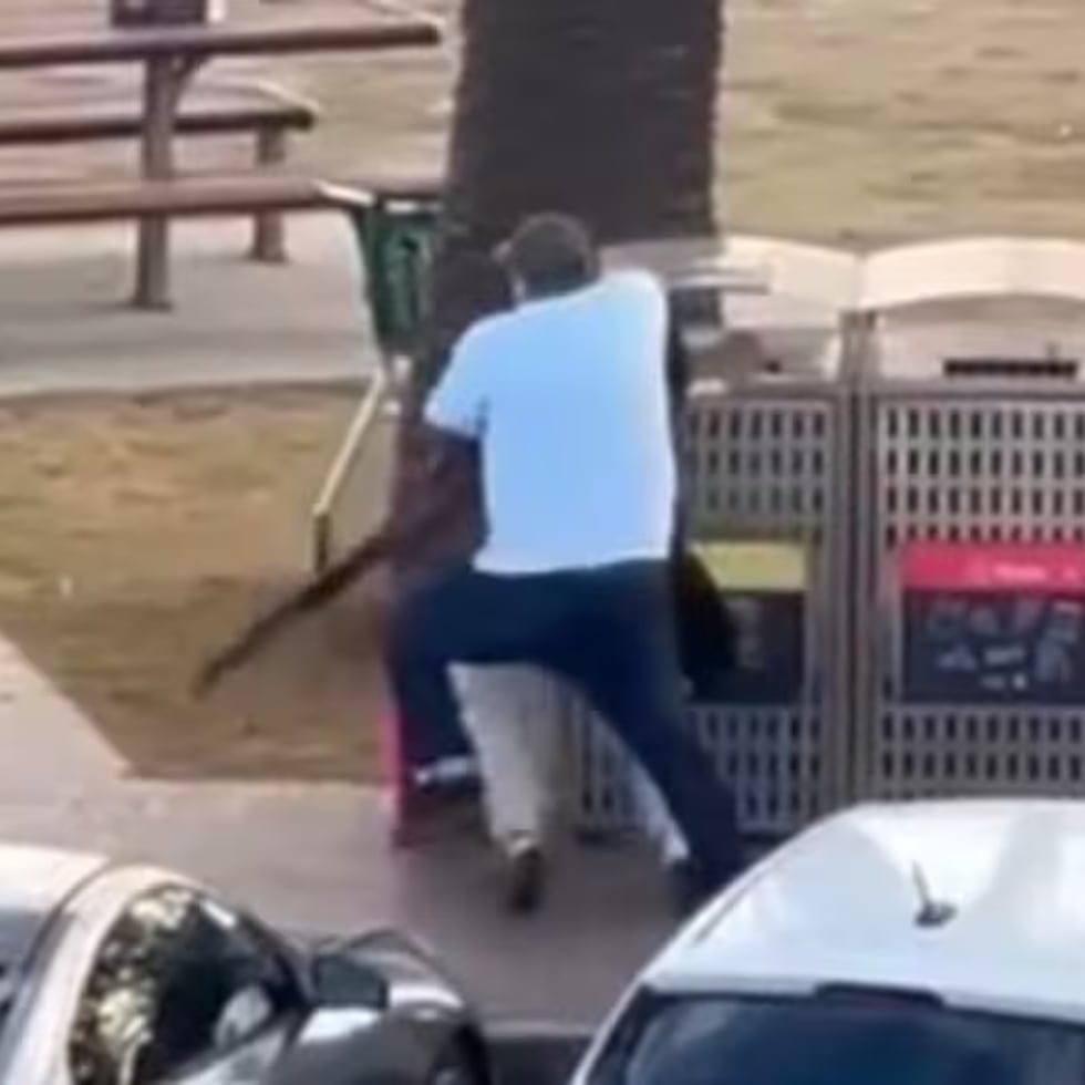 Aparentemente, este héroe espontáneo no contaba con experiencia en manejo de armas.