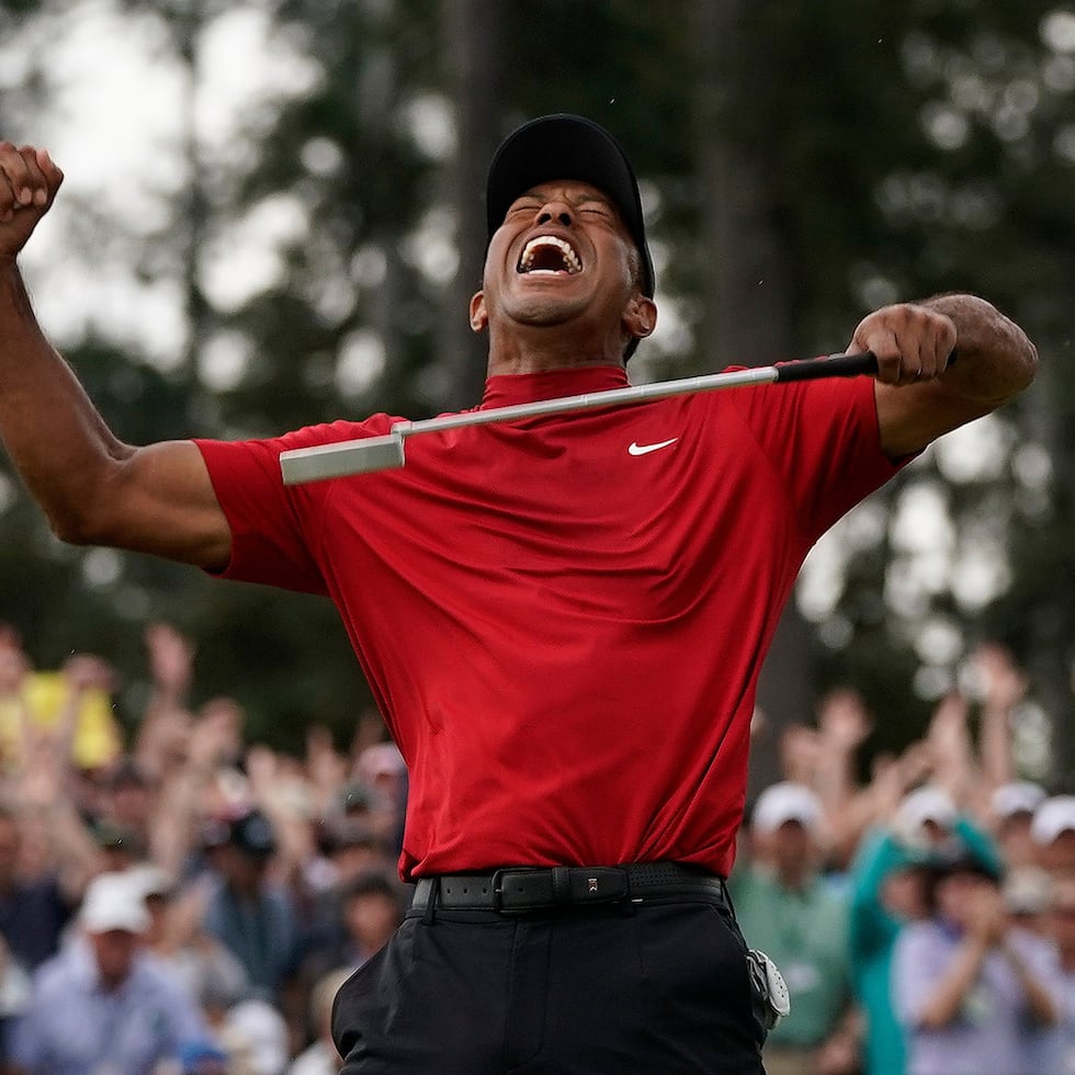 Tiger Woods reacciona al ganar el torneo de golf Masters 2019.