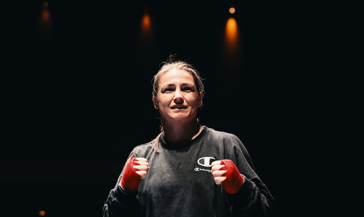 Katie Taylor se despide del boxeo ante 80,000 en Dublín; Serrano: "Nuestros nombres estarán conectados"