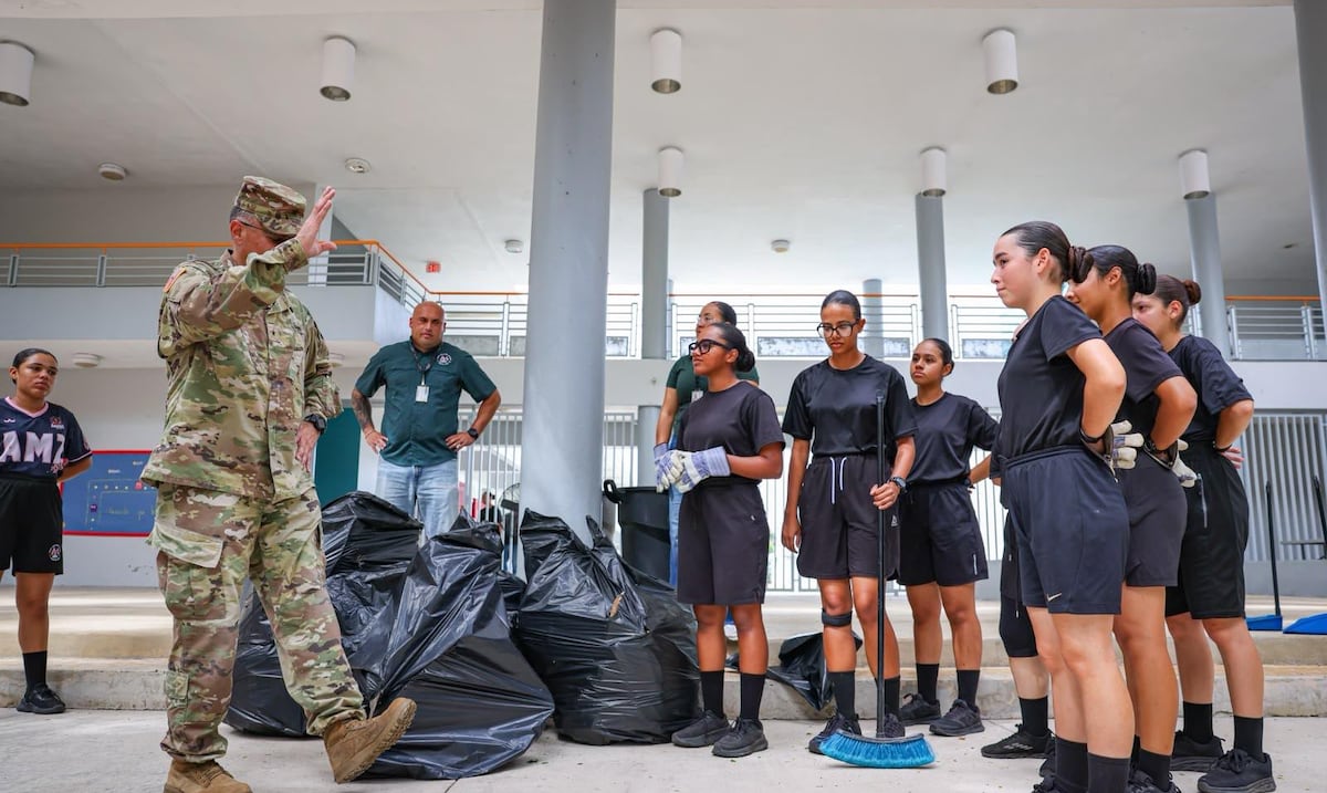 Guardia Nacional y Youth Challenge rehabilitan escuelas de PR para el regreso a clases