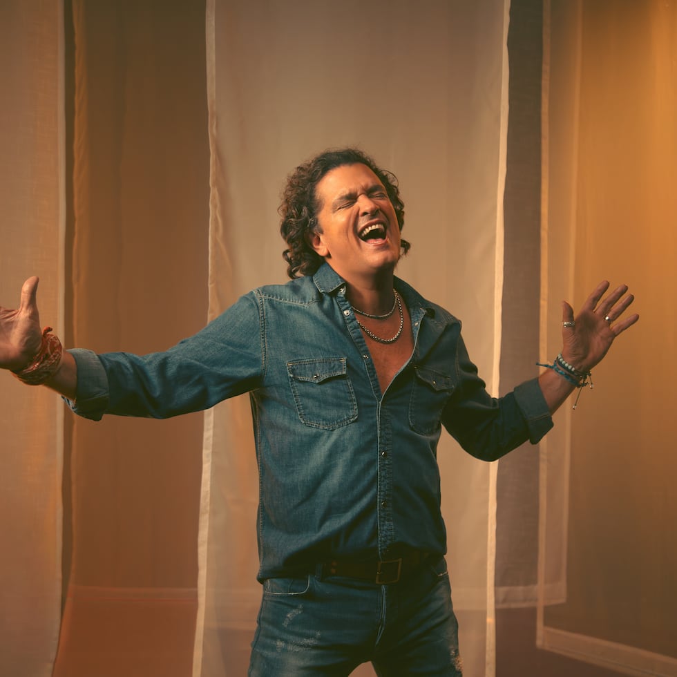 Carlos Vive quiere dedicar canciones en tiempos donde las conexiones parecen cada vez más fugaces.