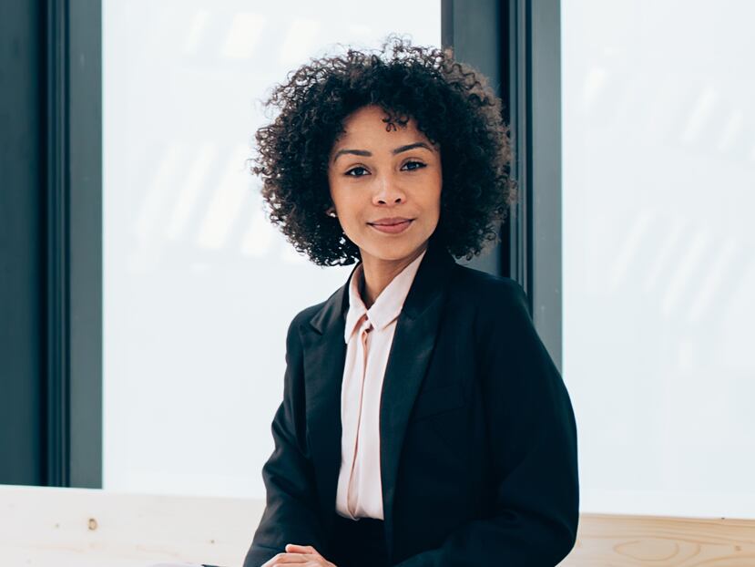 Lo ideal es haber saldado —o estar a punto de saldar— deudas como la vivienda, los autos, las tarjetas de crédito y los préstamos estudiantiles.