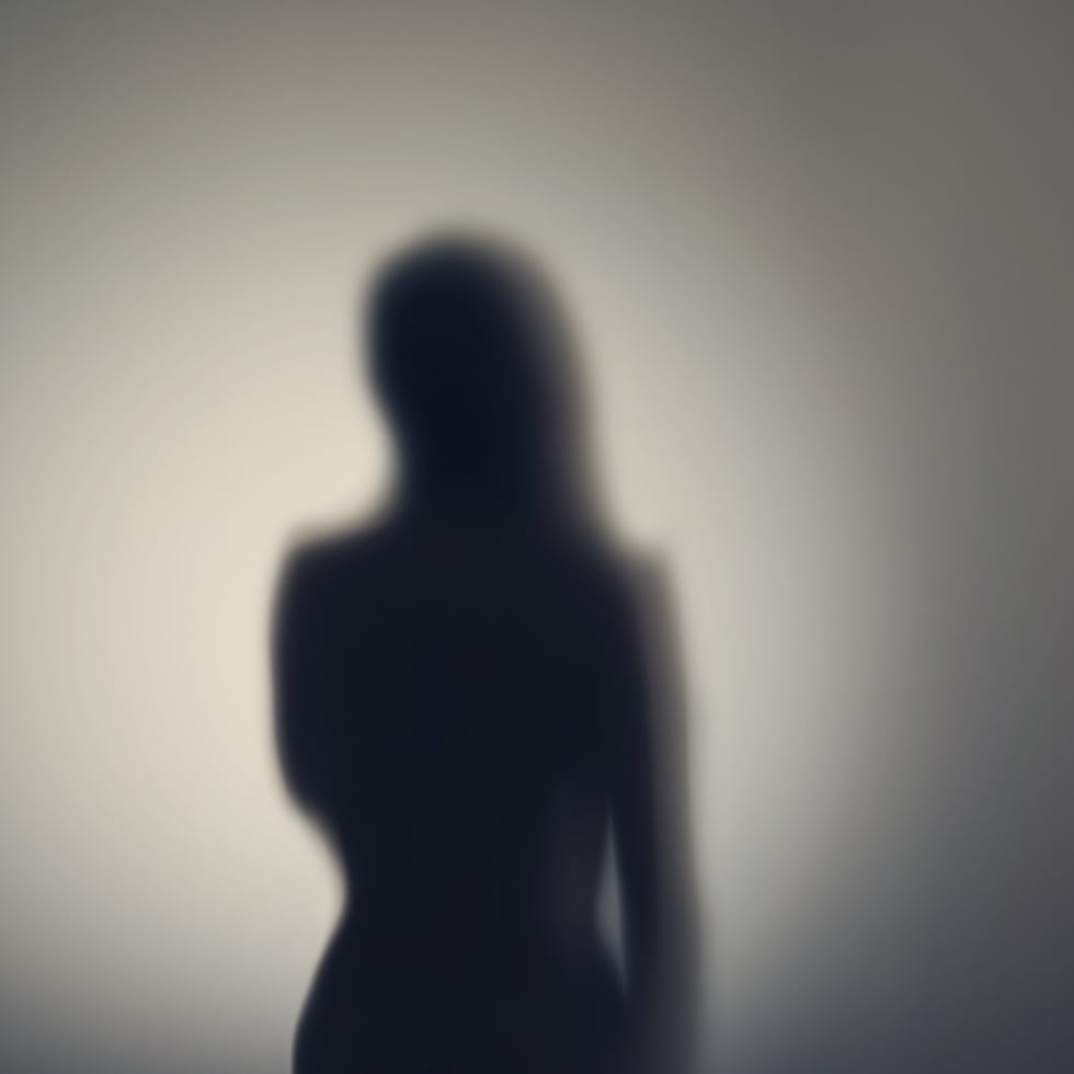 Es un mandato social que a la mujer le corresponde ser mediadora, intervenir, aguantar, manejar no sólo sus emociones, sino las ajenas. Un hogar fracasado, una familia implosionada, siempre será primero el fracaso de una mujer que no logró “construir un hogar”, escribe Ana Teresa Toro.