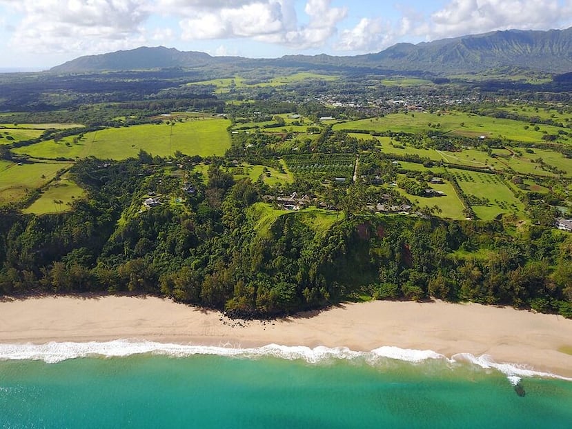 La histórica venta en Hawaii de la afamada propiedad de Hale ’Ae Kai, que rompió todos los récords, fue cerrada por el agente Neal Norman de Hawaii Life Real Estate Brokers.