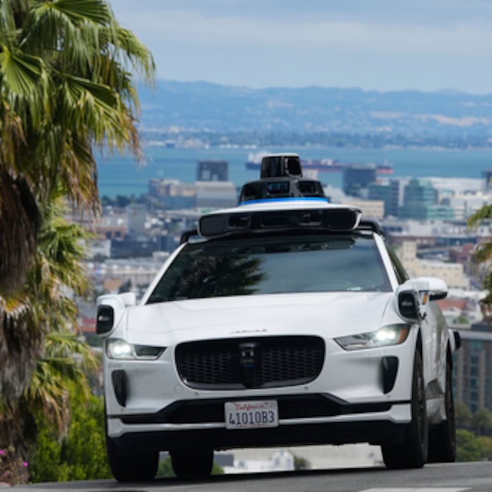 La madre se dirigía el lunes al centro médico de la Universidad de California en San Francisco (UCSF) cuando dio a luz dentro del robotaxi de Waymo.