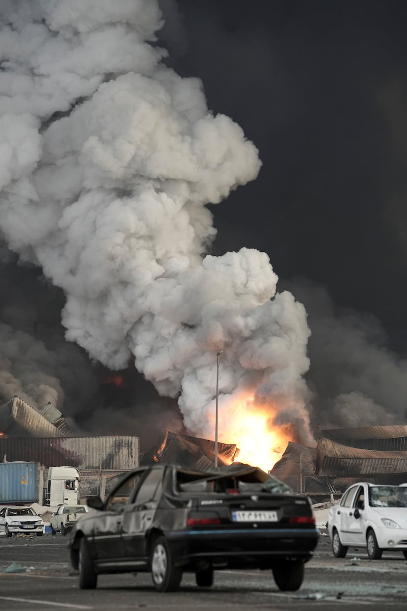 La escena tras la explosión cerca de Bandar Abbas, Irán, el 27 de abril del 2025.