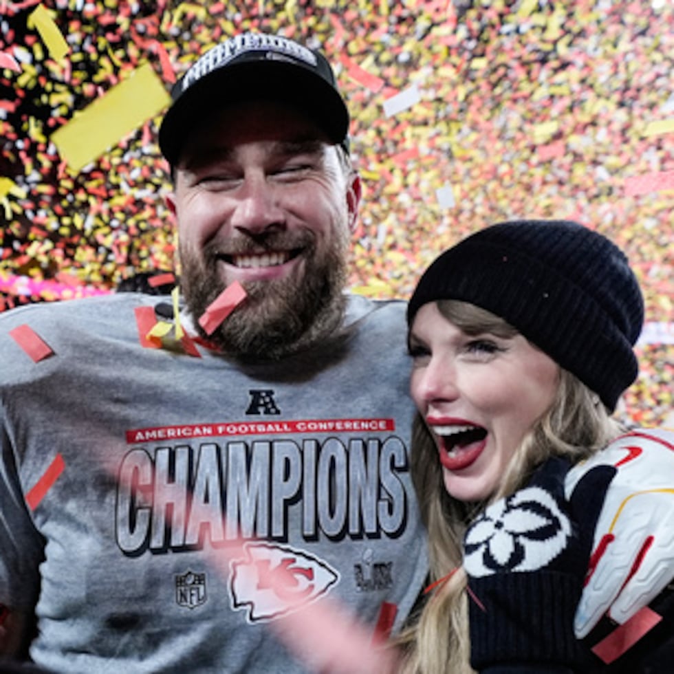 Travis Kelce y Taylor Swift se casaron frente a un grupo de familiares y amigos cercanos, según el medio Page Six.