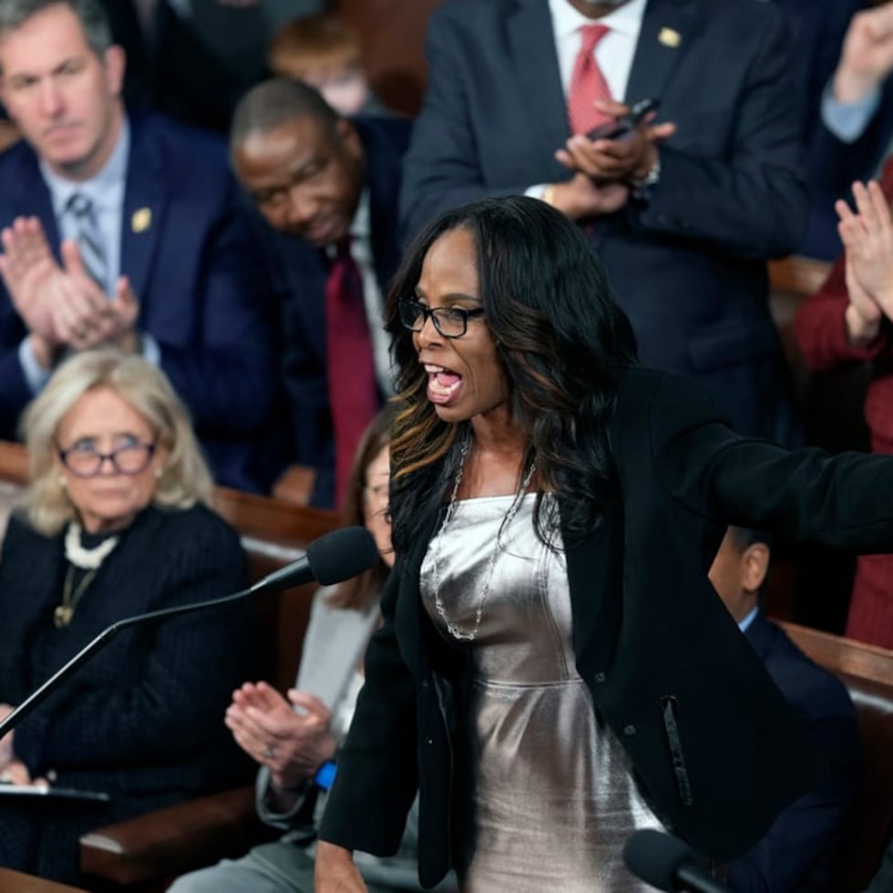 Stacey Plaskett, delegada de las Islas Vírgenes en la Cámara baja federal, ganó anoche la candidata demócrata a gobernadora del territorio.