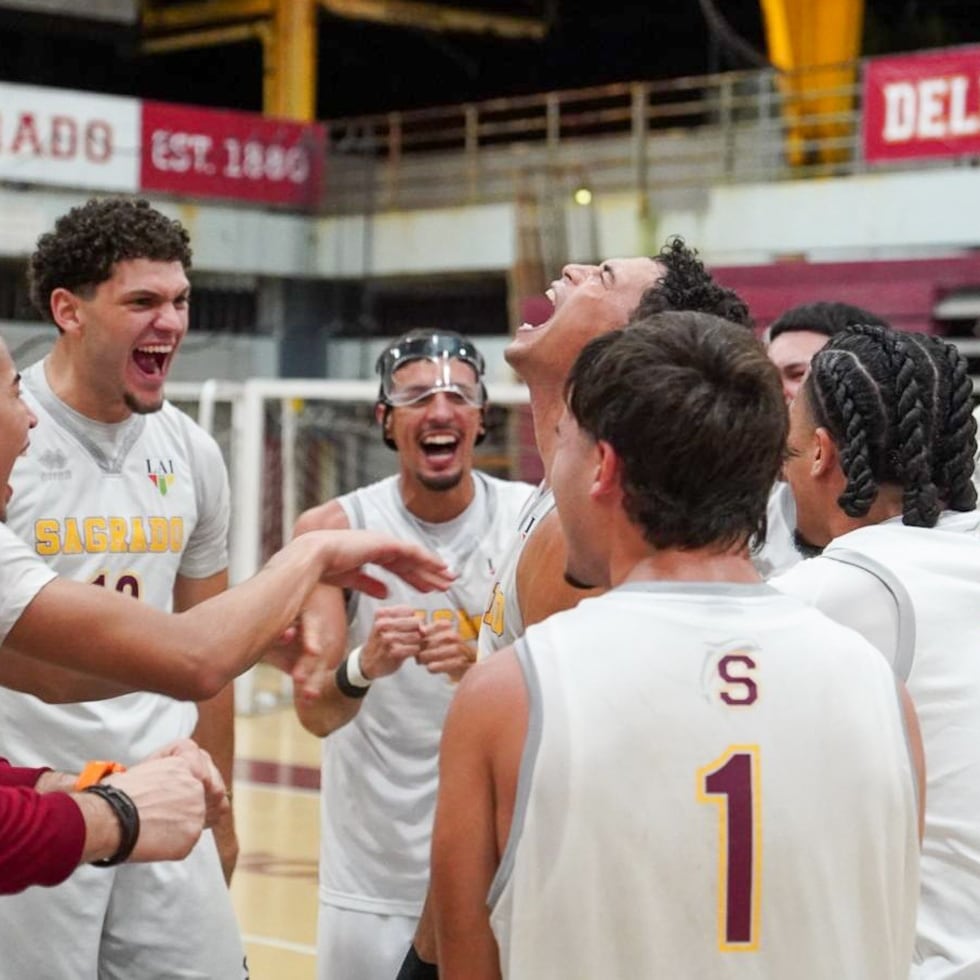 Los Delfines celebran su primer pase a la final de baloncesto de la LAI desde 1986.