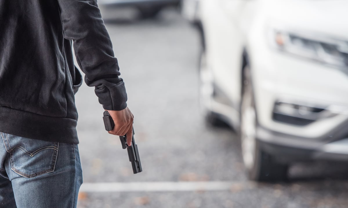 Radicarán más de 50 cargos contra tres adultos y dos menores por robos en gasolineras de Aguadilla y Moca