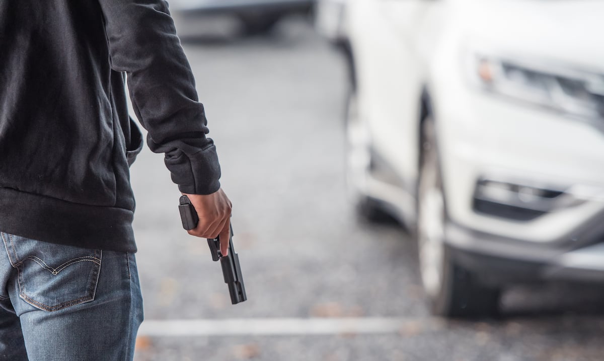 Aterrador robo en Cidra: ladrones armados interceptan a mujer en su hogar y le roban