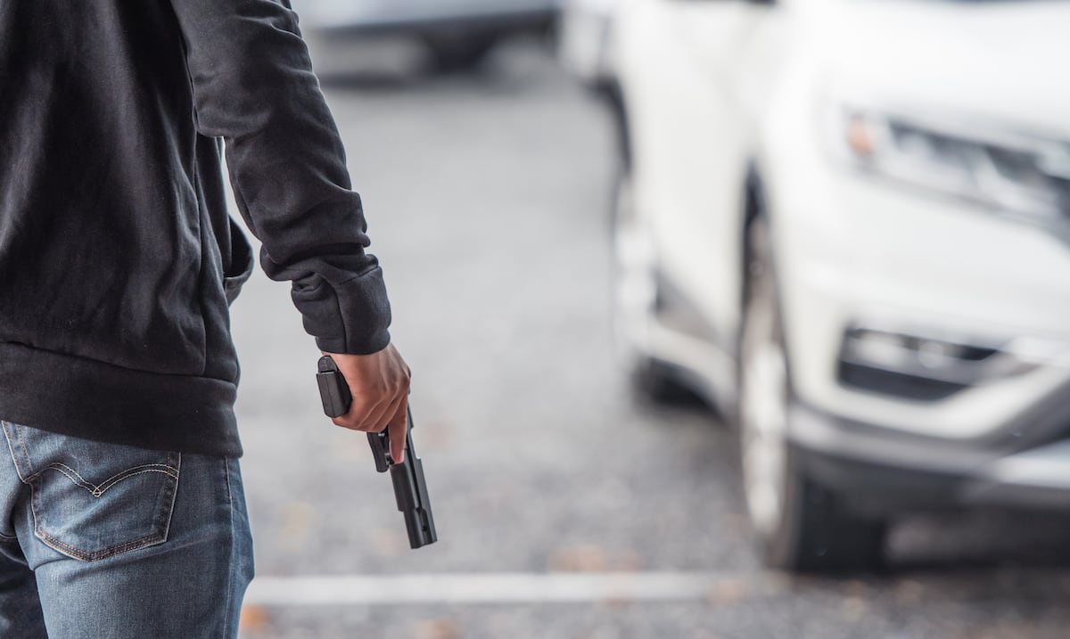 A punta de pistola: asaltan a turistas y les roban $5,000 en prendas de oro en San Juan