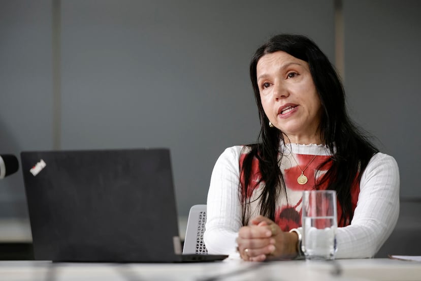 La directora de Asuntos Científicos y Regulatorios de la Alianza Latinoamericana de Asociaciones de la Industria de Alimentos y Bebidas (ALAIAB), Marcela Rodríguez, habla durante una entrevista. EFE/Jeffrey Arguedas