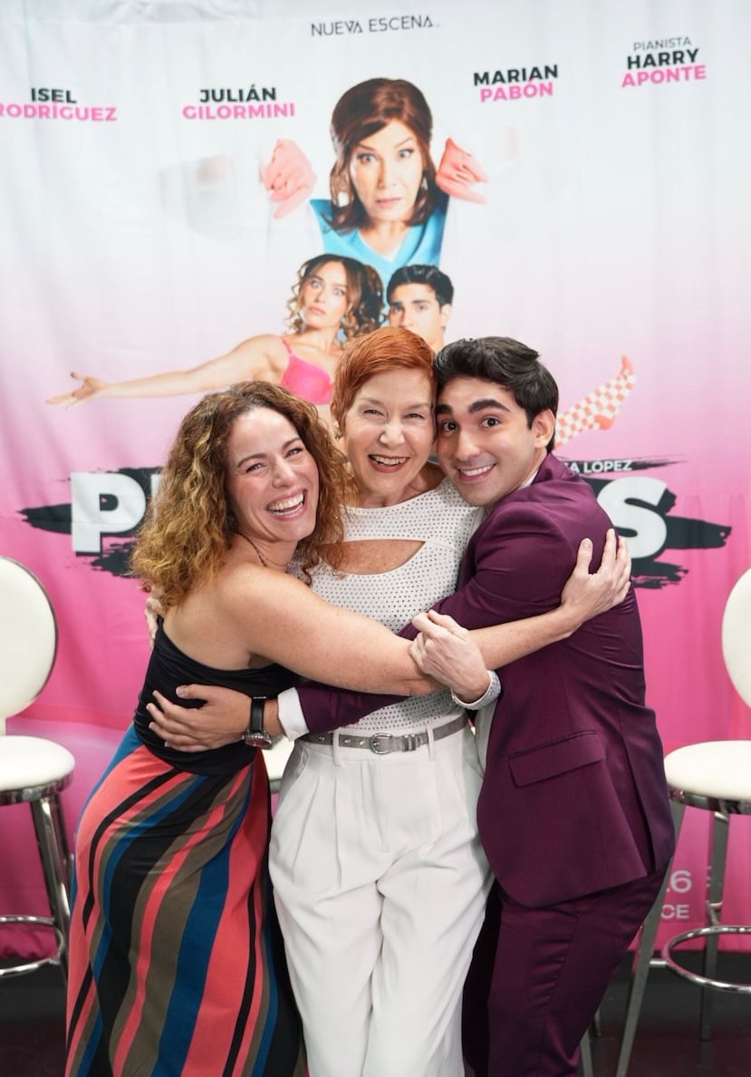 De izquierda a derecha: Isel Rodríguez, Marian Pabón y Julián Gilormini, quienes forman parte del musical "Pegados".