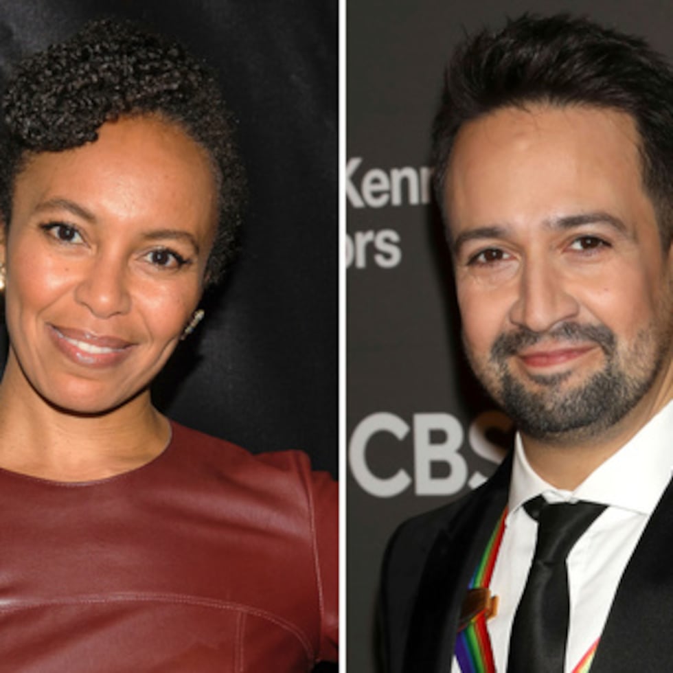 Eisa Davis asiste a la entrega de los Premios Lucille Lortel 2016 a los logros destacados fuera de Broadway el 1 de mayo de 2016 en Nueva York (a la izquierda), y Lin-Manuel Miranda asiste a la ceremonia de los Kennedy Center Honors en Washington el 3 de diciembre de 2023. (Foto: AP)