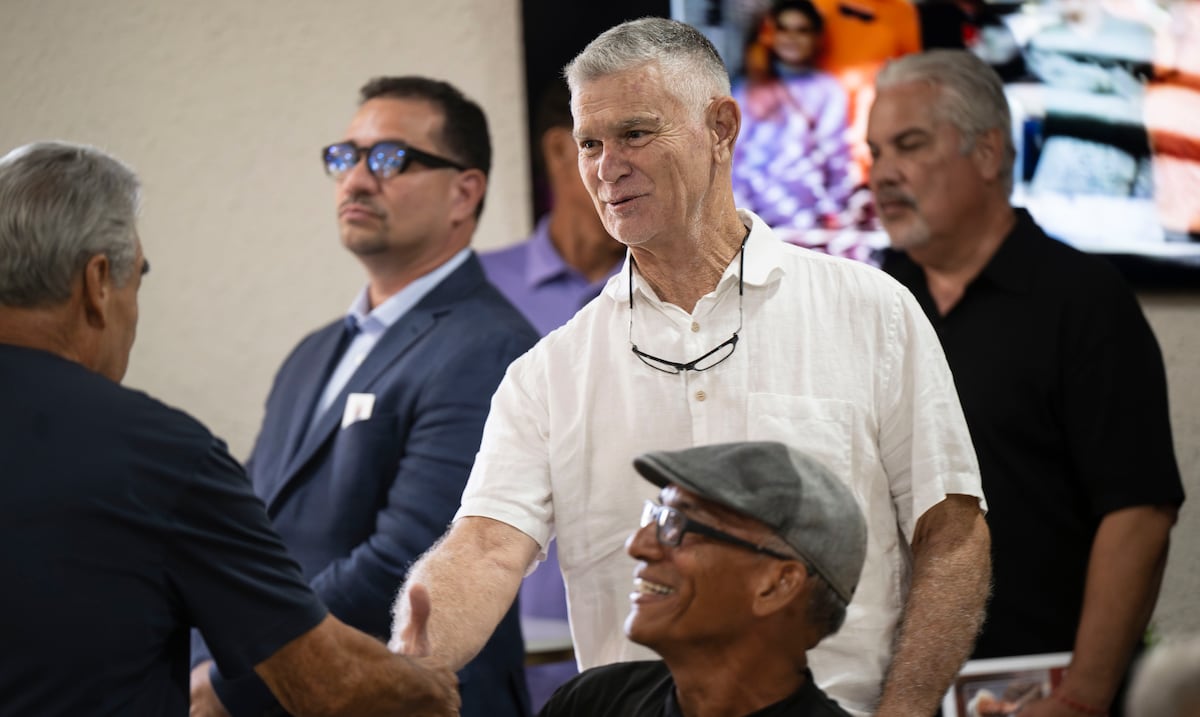 Figuras del béisbol abogan por la ruta universitaria ante caída de boricuas en el draft