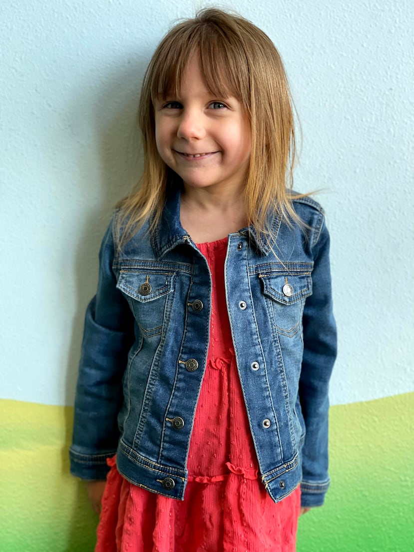 Esta foto sin fecha, proporcionada por Brad Ireland, muestra a su hija, Chloe Ireland, de 7 años, quien se encontraba entre los ocho familiares que murieron a tiros en una casa en Billings, Montana, el domingo 23 de agosto de 2026. (Brad Ireland vía AP)